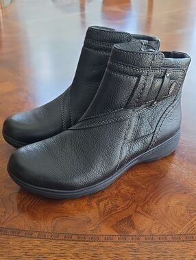 Clarks Carleigh Style Black Leather Ankle Boot Bootie Women's Size 6.5M - NEW
